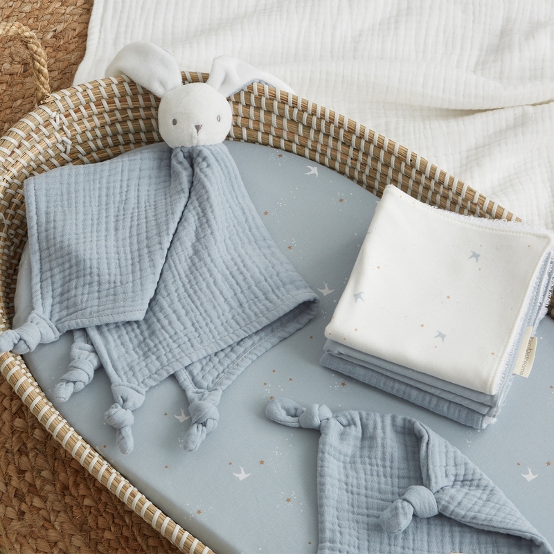 Cambiador de ratán para vestir al bebé SPRING bajera color gris azulado